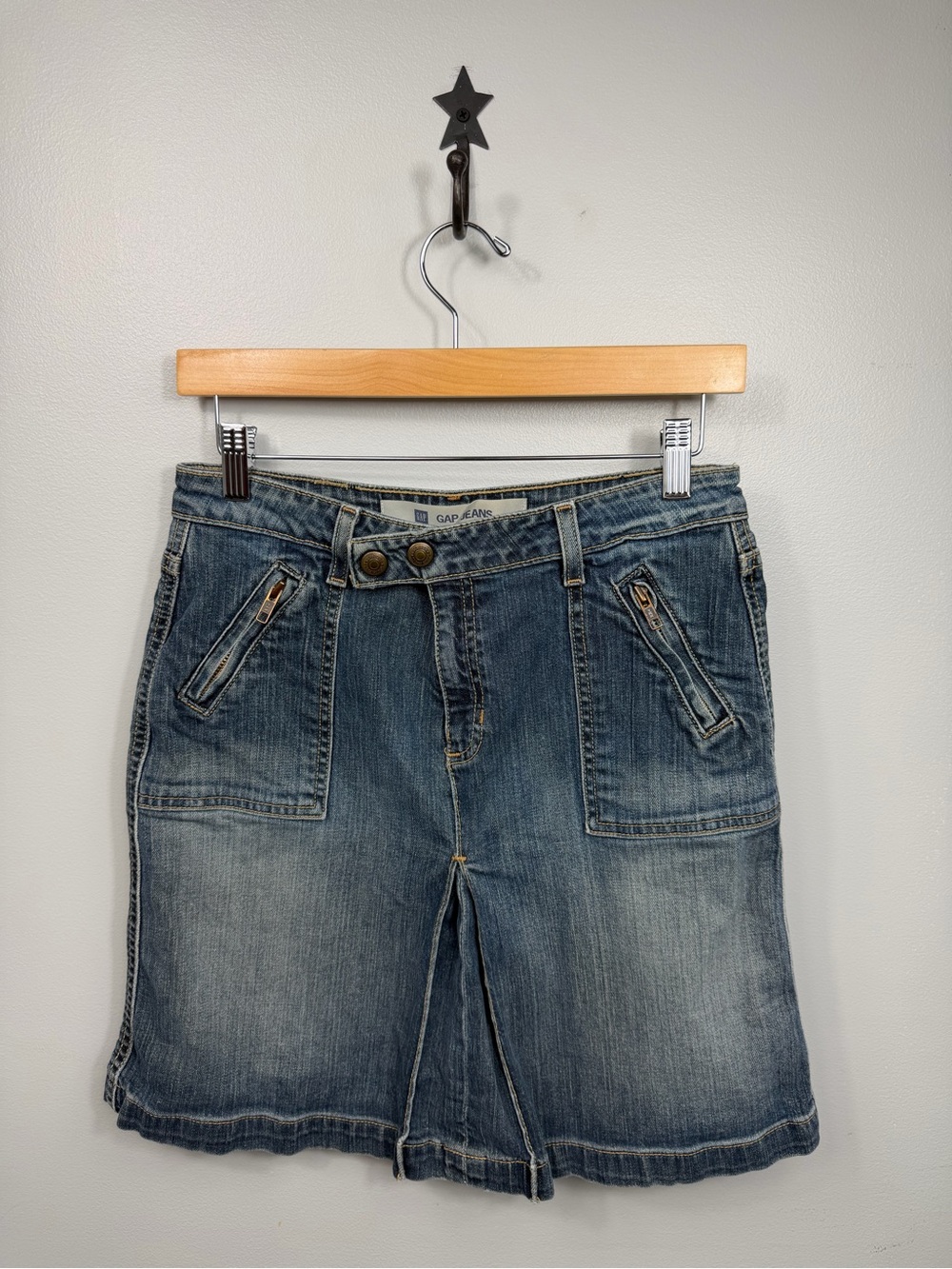 Vintage GAP Jeans Blue Denim Skirt with Zip Pockets Y2K Button